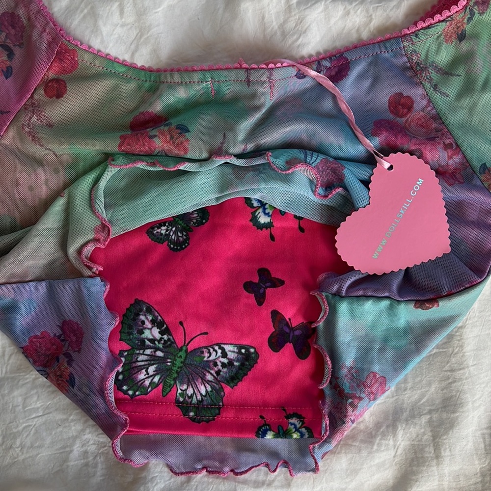 Sugar Thrillz Dolls Kill Flower Crop Top - Picture 5 of 6